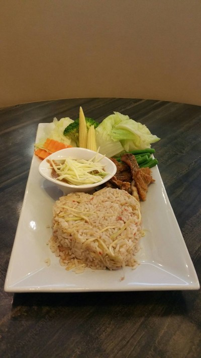 ข้าวผัดน้ำพริกมะม่วง