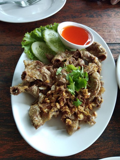 ไส้ตันทอดกระเทียม