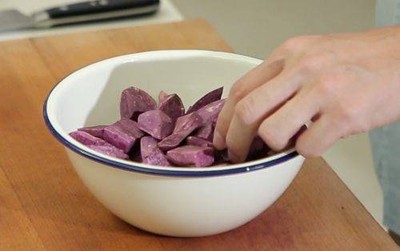 วิธีทำ ซุปมันม่วงกับขนมปังสาหร่ายอบชีส