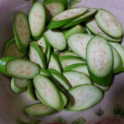 วิธีทำ มะเขือยาวชุบไข่ทอด วิธีทำ มะเขือยาวชุบไข่ทอด