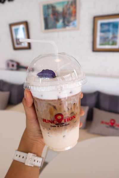 Junction cafe and Nail spa