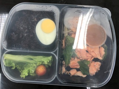 ข้าวไรซ์เบอรี่น้ำตกแซลมอนรมควัน+ไข่มะตูม