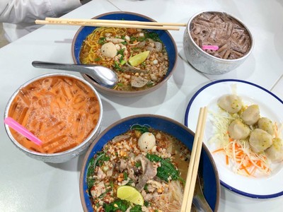 ก๋วยเตี๋ยวหมูใบตำลึงแม่สมใจ