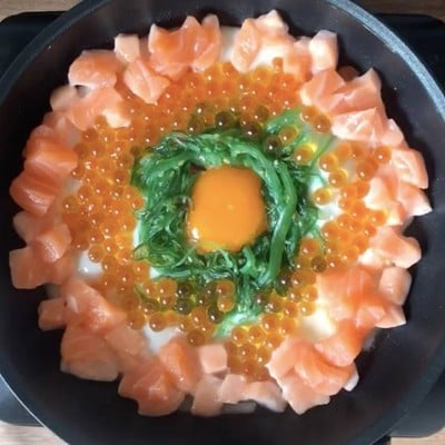 วิธีทำ Salmon Fried Egg “ไข่ดาวปลาแซลมอน”