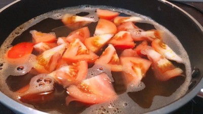 วิธีทำ ต้มมะเขือเทศสาหร่อยญี่ปุ่นใส่ไข่น้ำซุปดาชิ