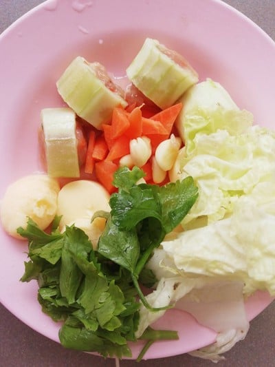 วิธีทำ ซุปแตงกวาเต้าหู้ไข่รวมมิตร... วิธีทำ ซุปแตงกวาเต้าหู้ไข่รวมมิตร...