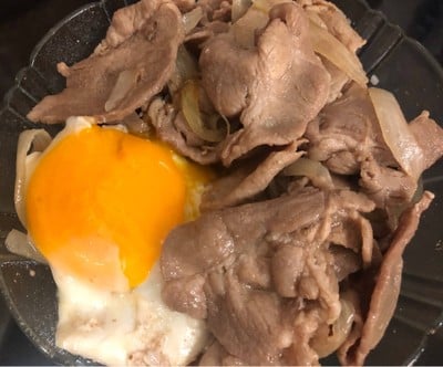 ข้าวหน้าหมูสไลด์