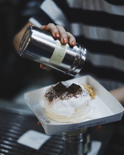 Eat The Street Khonkaen Pancake Hotdog  แพนเค้ก ฮอทดอกชีส อาหารเกาหลี