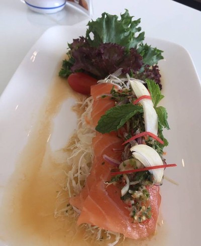 พล่าแซลมอน