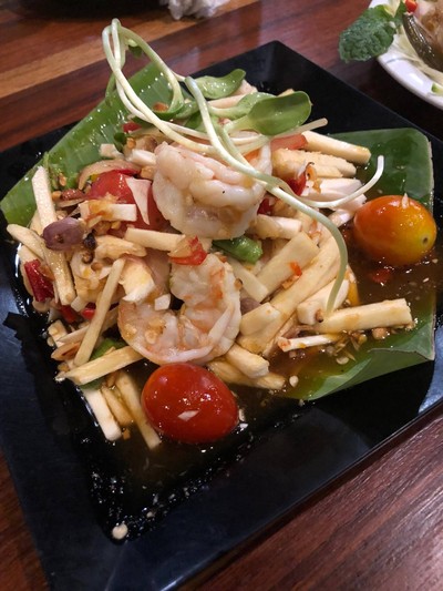 ตำยอดมะพร้าวกุ้งลวก