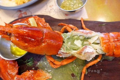 Steamed Lobster ( 1kg.) + Free Salad