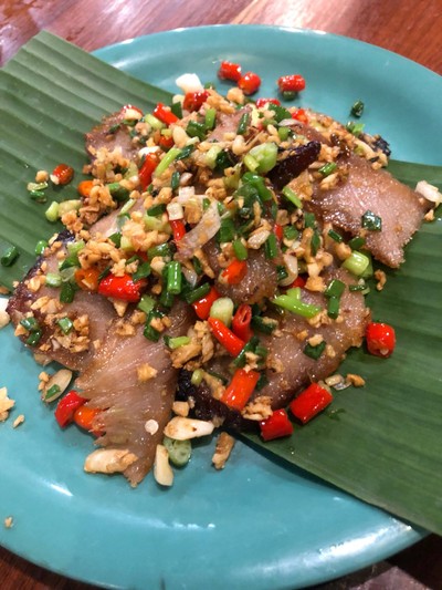 คอหมูย่างคั่วพริกเกลือ