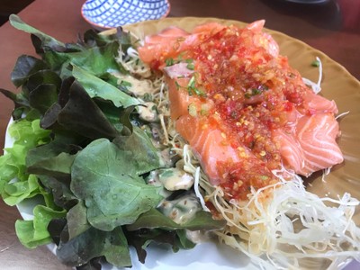 ยำแซลมอนแซ่บ