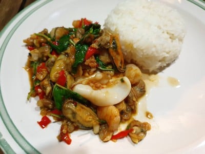 เมนูของร้าน กระเพราไข่ระเบิด