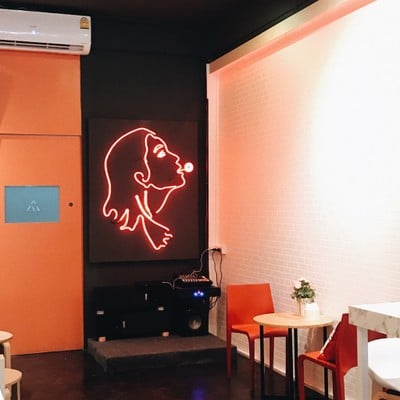 บรรยากาศ Alice Hostel & Coffee Bar Bangsaen