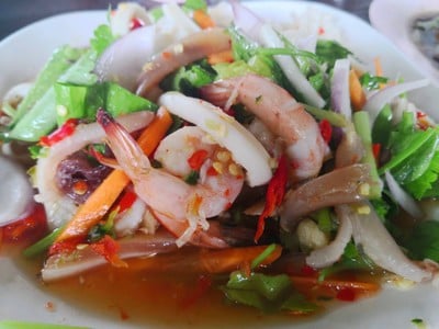 ต้มไก่บ้าน 3 พี่น้อง (Tom Kai Ban Sam Pinong Restaurant) ต้มไก่บ้าน 3 พี่น้อง (Tom Kai Ban Sam Pinong Restaurant)