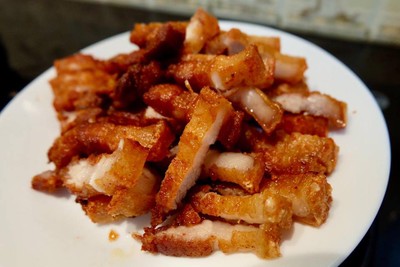 หมูสามชั้นทอดน้ำปลา