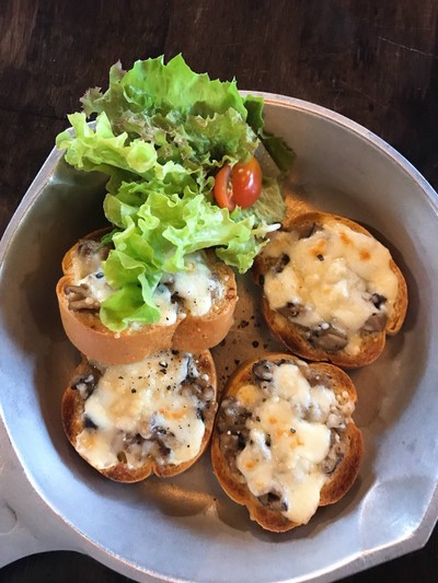 สลัดหมูย่าง