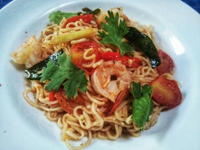 ต้มยำกุ้งอบเส้นมาม่า ต้มยำกุ้งอบเส้นมาม่า