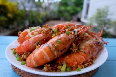 กุ้งแม่น้ำคั่วเกลือ