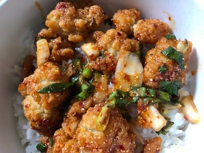 ข้าวน้ำตกไก่ป๊อป