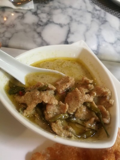 แกงหมูพริกขี้หนูเขียวหวาน