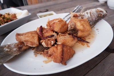 ปลากระพงทอดราดน้ำปลา