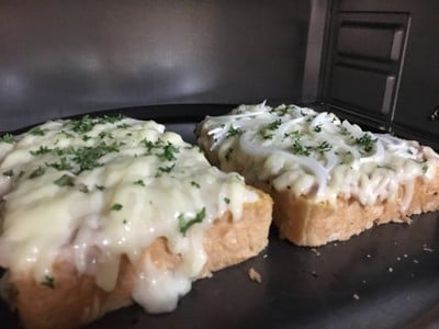 🍞 ขนมปังอบชีสหัวหอมมายองเนส 🧀