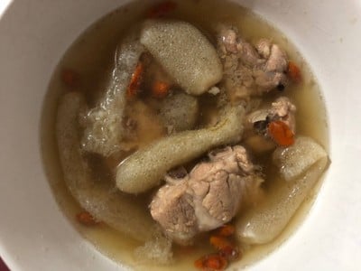 กระดูกหมูอ่อนตุ๋นยาจีน