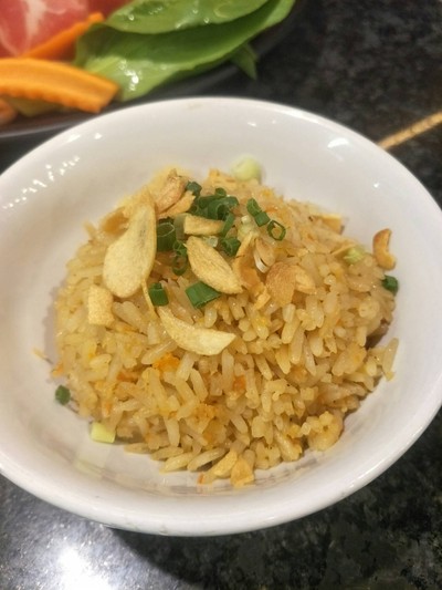 ข้าวกระเทียม
