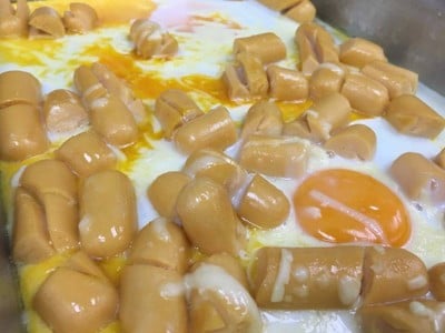 วิธีทำ ไส้กรอกไก่ ใส่ไข่อบชีส 🧀🍳 วิธีทำ ไส้กรอกไก่ ใส่ไข่อบชีส 🧀🍳