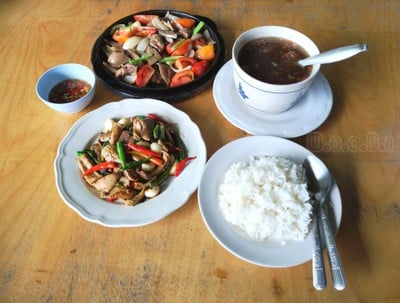 กระเพาะหมูผัดพริกไทยดำ