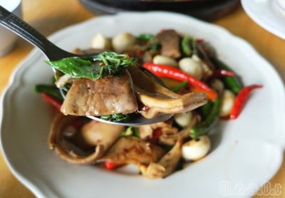 กระเพาะหมูผัดพริกไทยดำ