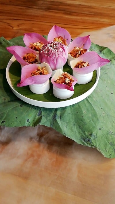 Savory Lotus Petal Wrap ราคา 220 บาท