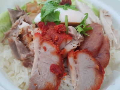 หมูแดงชิ้นโตๆ