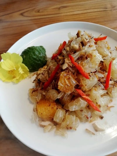 Pomelo Refresher Salad ราคา 280 บาท