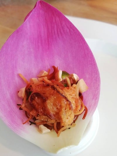 Savory Lotus Petal Wrap ราคา 220 บาท