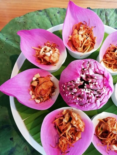 Savory Lotus Petal Wrap ราคา 220 บาท