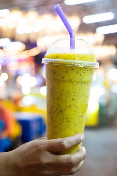 เมนูของร้าน น้ำผลไม้ปั่น ตลาดกาแลไนท์บาซาร์
