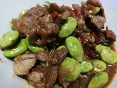หมูผัดพริกแกงใส่สะตอสไตล์ปักษ์ใต้
