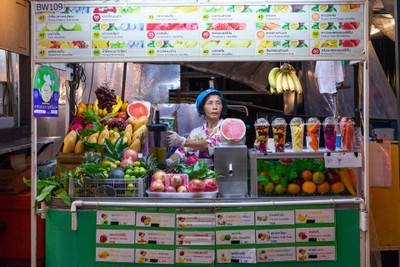 หน้าร้าน น้ำผลไม้ปั่น ตลาดกาแลไนท์บาซาร์