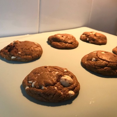 Chewy White Chocolate Macadamia Cookie
