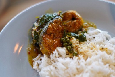 ข้าวแกง โกดัง สะพานหิน