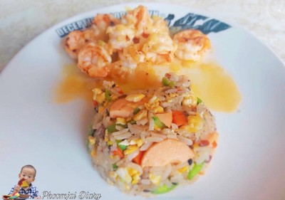 ข้าวผัดใส้กรอก