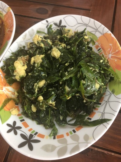 ใบเหลียงผัดไข่