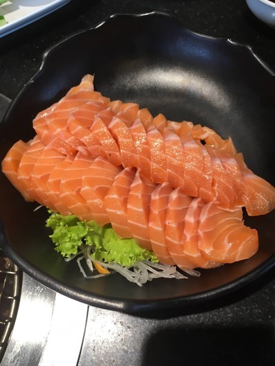 แซลมอนซาซิมิ