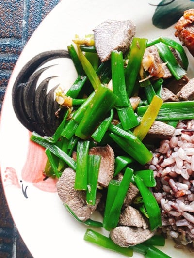 ดอกหอมผัดตับ