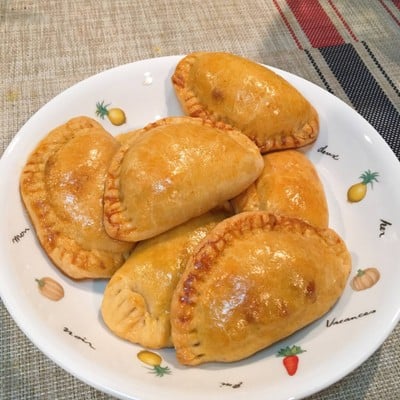 พายอบไส้ครีมไก่ข้าวโพด ( Creamy Corn Chicken Empanadas )