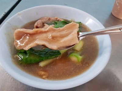 โย่ง ราดหน้าหมูอึ๋ม เจ้าเก่า เจ้าเดียว