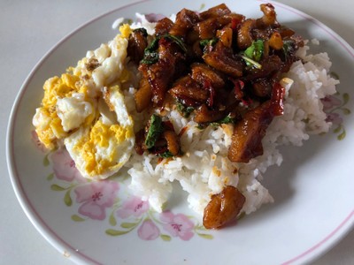 กะเพรากากหมู+ไข่ดาว